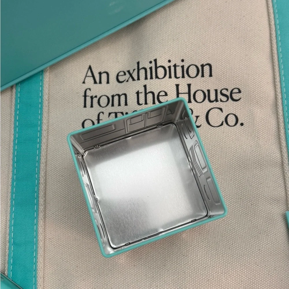 New Tiffany & Co 2022 VIP Mooncake Festival Gift Set Metal Train Rare Collective - Picture 6 of 8